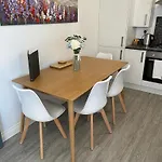 2 Bed Apartment Very Close To Plymouth Hoe