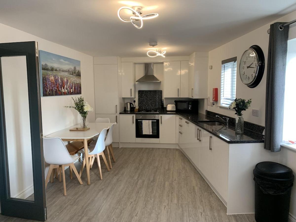 2 Bed Very Close To Apartment *