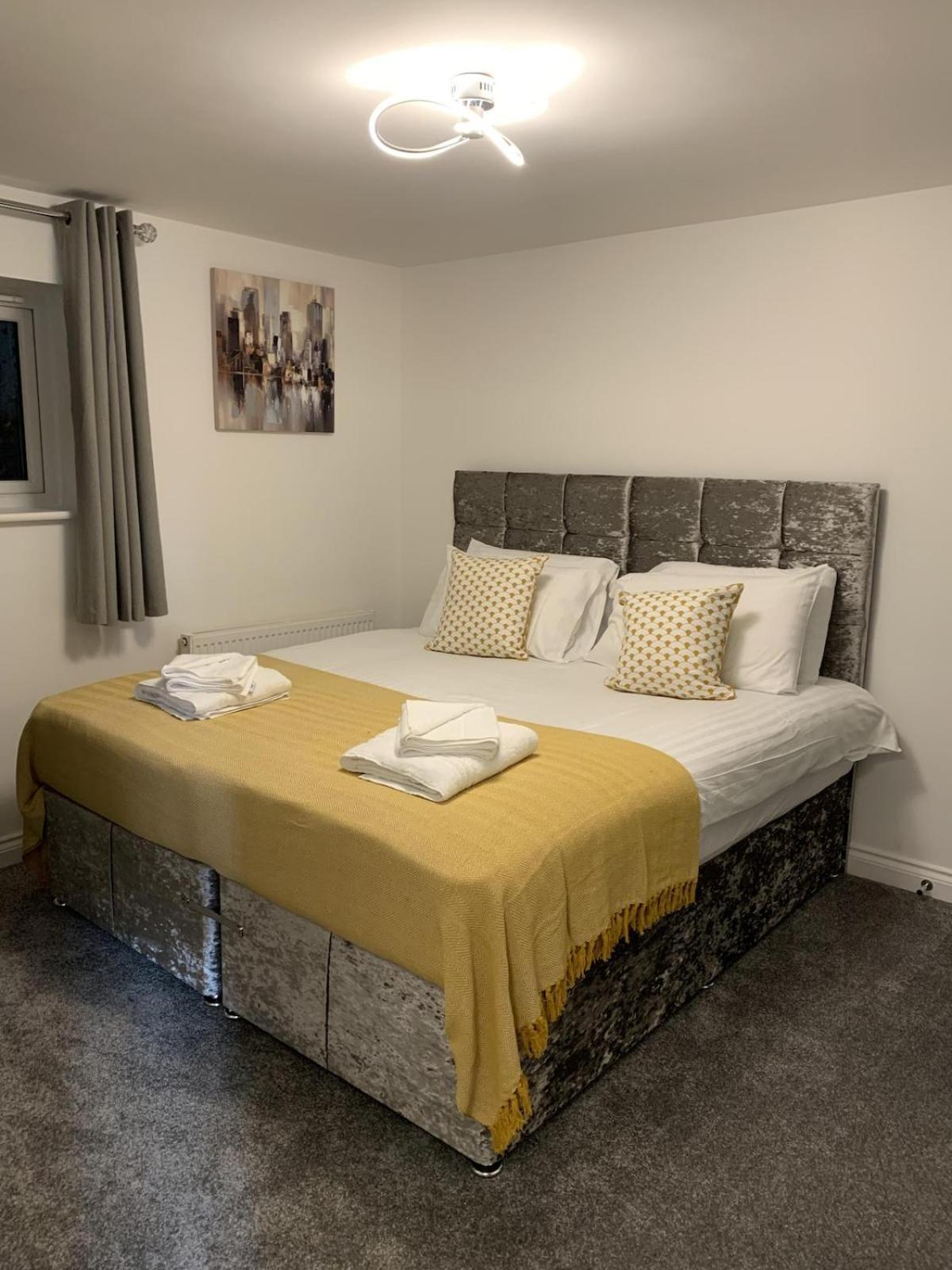 2 Bed Very Close To *